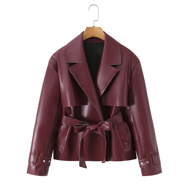 Dam skräddad kort trenchcoat med knytband och cape detail in vegan läderlook