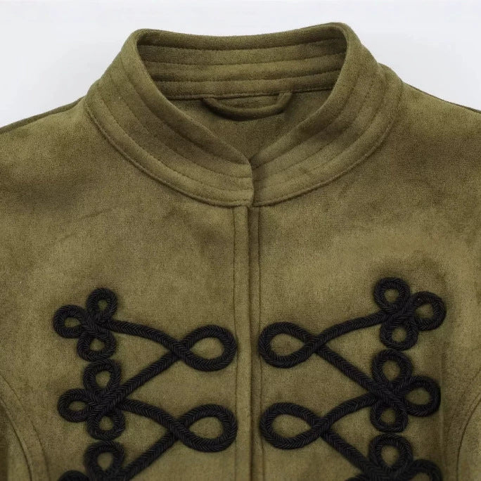 Dam Kort Skärning Suede Jacka i Military Look med Stå Krage och Dekorativ Cord Frog Appliqué