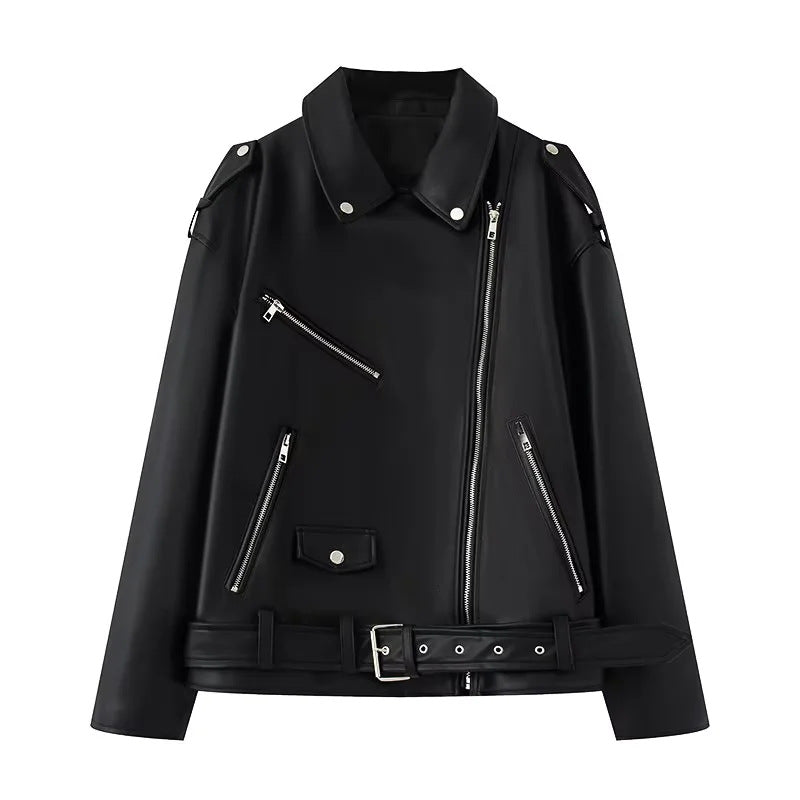 Dam asymmetrical bikerjacka tillverkad av vegan läder imitation med axel flaps, multiple fickor med dragkedja, och adjustable bälte