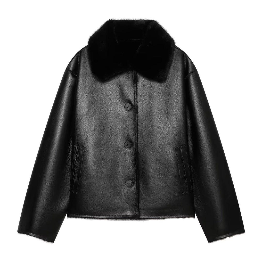 Dam Kort Jacka i Aviator Stil Tillverkad av Faux Läder med A Wide Fur Krage