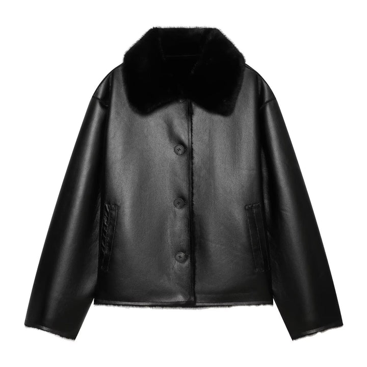 Dam Kort Jacka i Aviator Stil Tillverkad av Faux Läder med A Wide Fur Krage