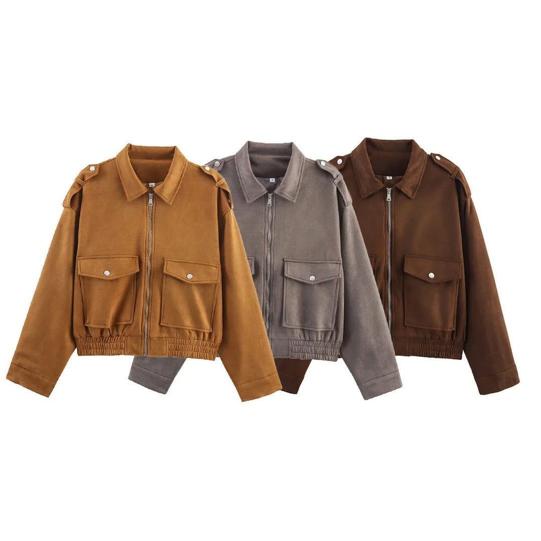 Dam cropped utility jacka med axel epaulettes, applied flap fickor, och elastisk fåll
