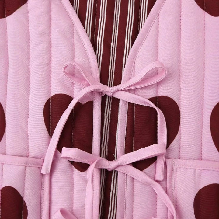 Dam Quiltad Väst med Heart Appliqués och Ties