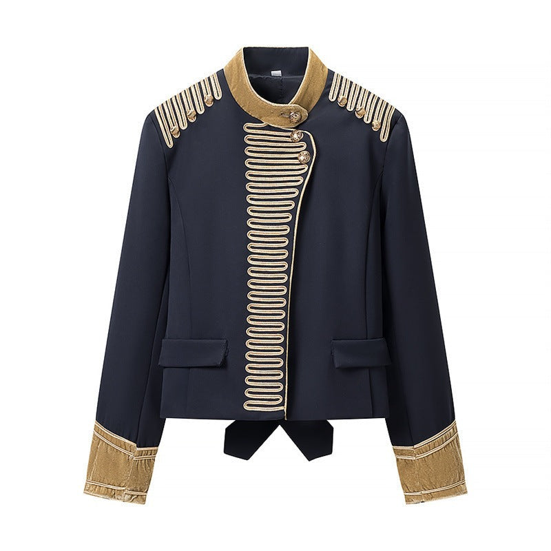 Dam Kort Militär-Inspired Jacka med Ståkrage, Decorative Cords, och Guld-Trimmed Muddar