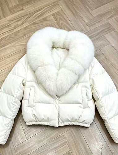 Dam kort skärning boxy pufferjacka med extra stor faux fur krage och shape-stable fåll