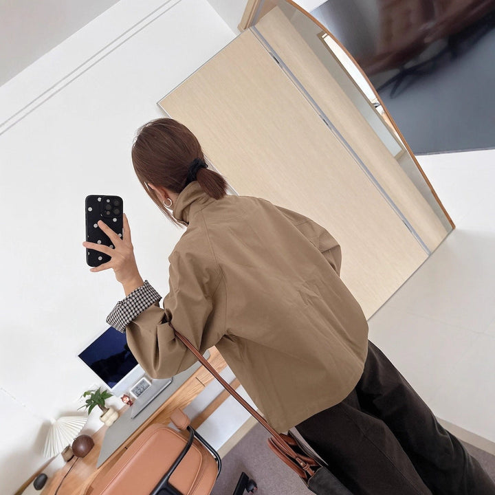 Dam kort jacka in worker stil med cord krage och utanpåfickor