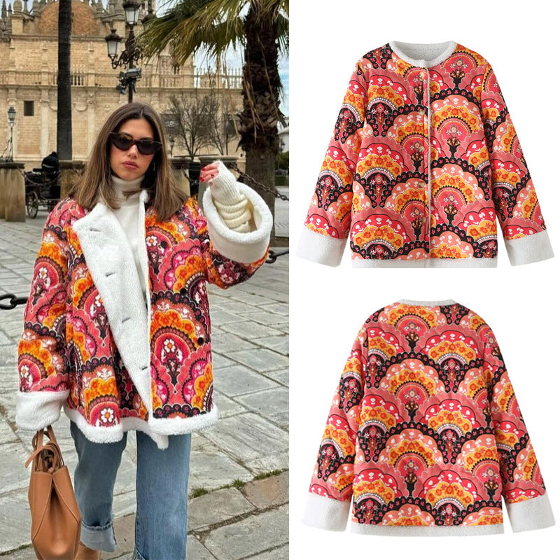 Dam quiltad kort jacka med teddy foder, rund hals och button closure