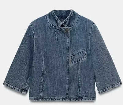 Dam Boxig Kort Denimjacka med Mandarin Krage, Asymmetrisk Knapp Knäppning och Fringe Nederkant