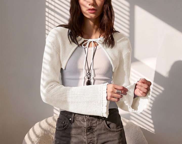 Dam kort Bolero virkad look med Ties och Ruffle ärmar