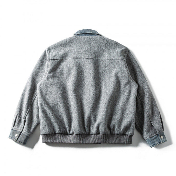 Herr short-cut ullblandning bomberjacka med denim krage, dold dragkedja, och fickor med lock
