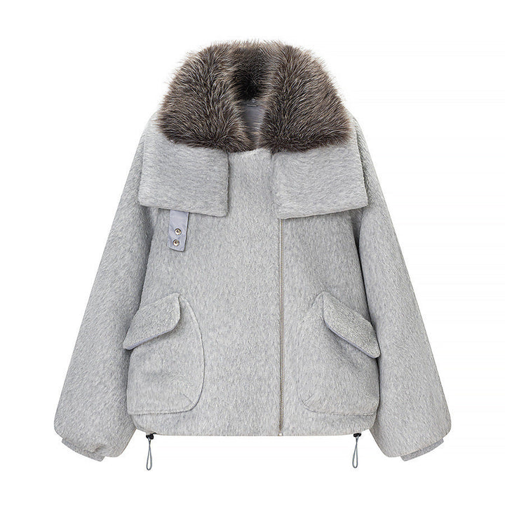 Dam kort jacka gjord faux fur in oversize skärning med voluminous faux fur krage