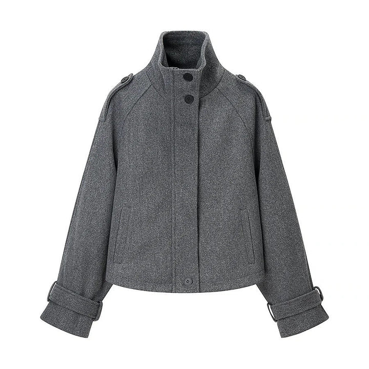 Dam kort boxy jacka i ullblandning med high ståkrage, axel patches och adjustable buckle cuffs