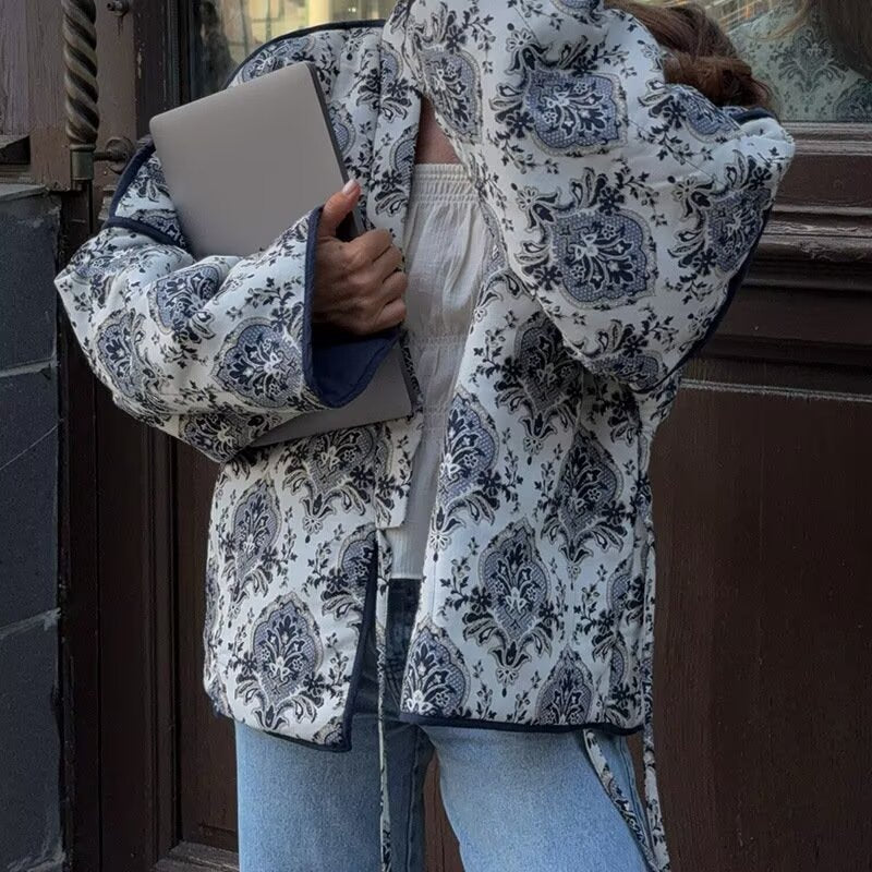 Dam kviltad Kimono jacka med Ornamental Jacquard look och kontrasterande Piping