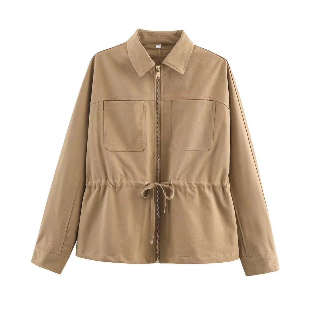 Dam lätt shirt jacka med drawstring waist, full-length dragkedja, och patch bröstfickor