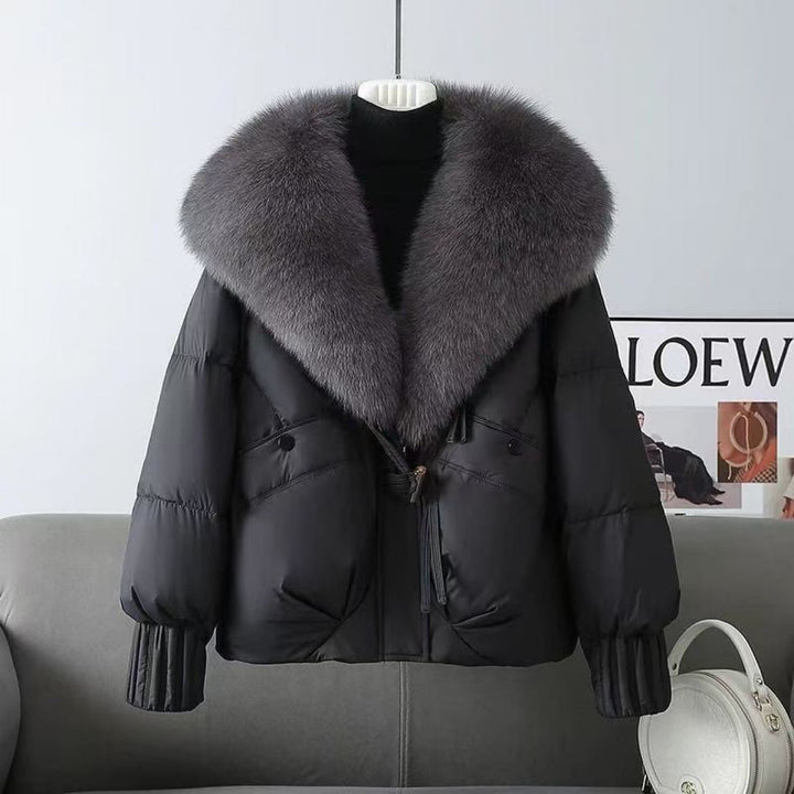 Dam nan kort vadderad jacka med voluminous faux fur krage och midja draw