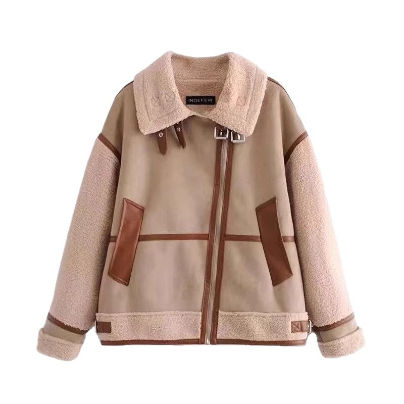 Dam kort jacka in aviator stil med teddyfoder, konstläder trim och asymmetrisk dragkedja