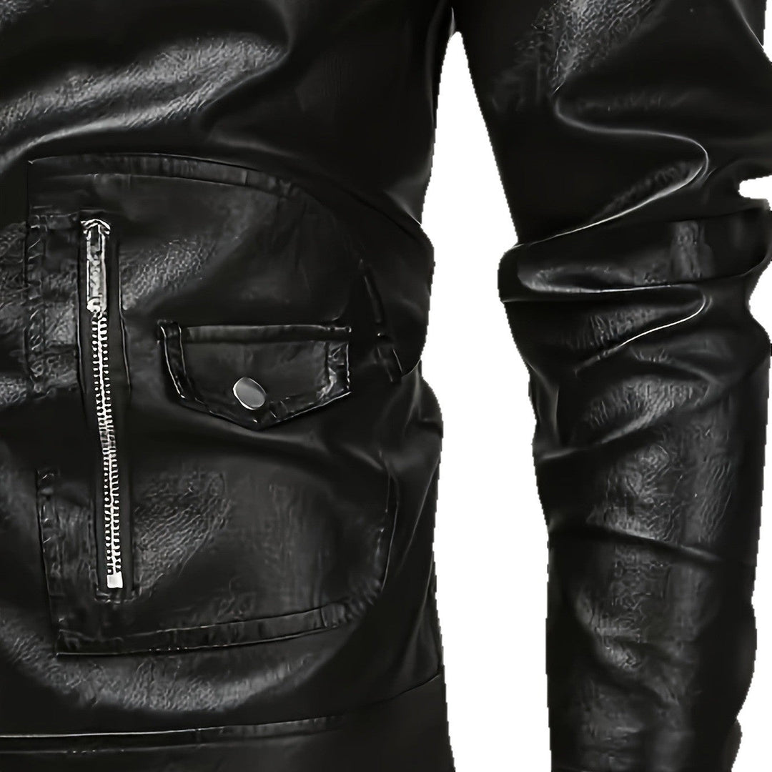 Herr Asymmetrical Biker Jacka Tillverkad av Konstläder med Quiltad Axel Padding och Utility Fickor