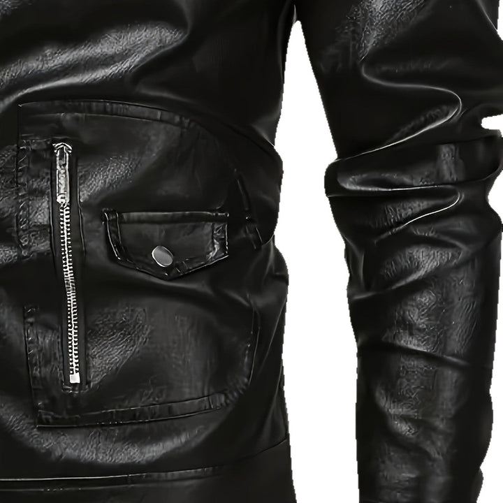 Herr Asymmetrical Biker Jacka Tillverkad av Konstläder med Quiltad Axel Padding och Utility Fickor