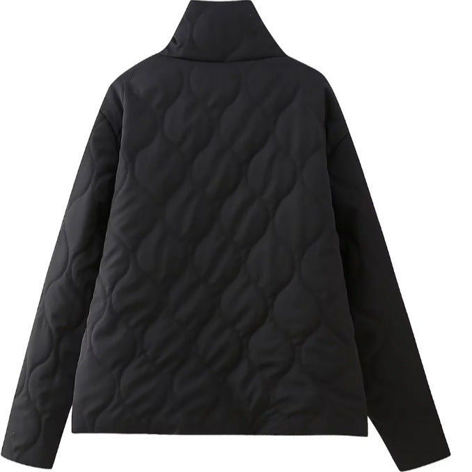 Dam Quiltad Jacka med Ståkrage och Contrasting Ruffled Fickor