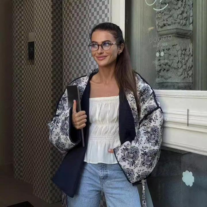 Dam vadderad kimono jacka med midjebälte och ornamental tryck