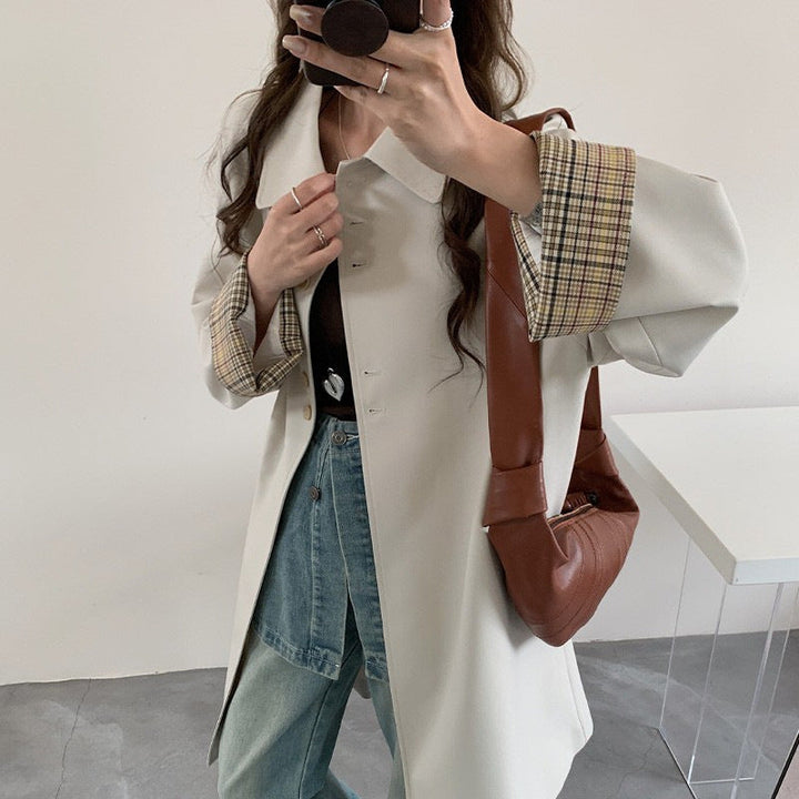 Dam lätt trenchcoat med contrasted checked muddar