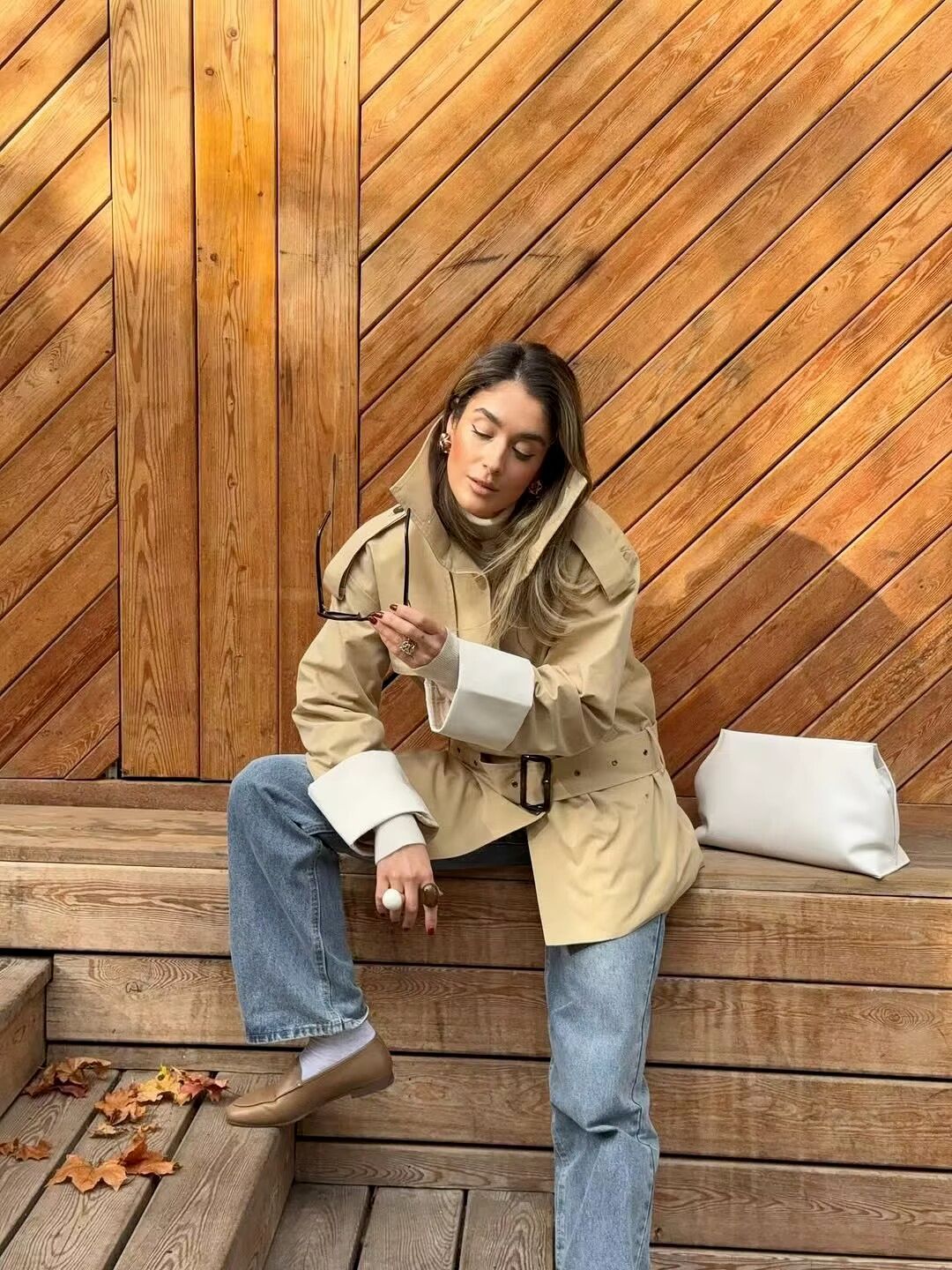 Dam kort jacka in safari stil med midjebälte och oversize muddar