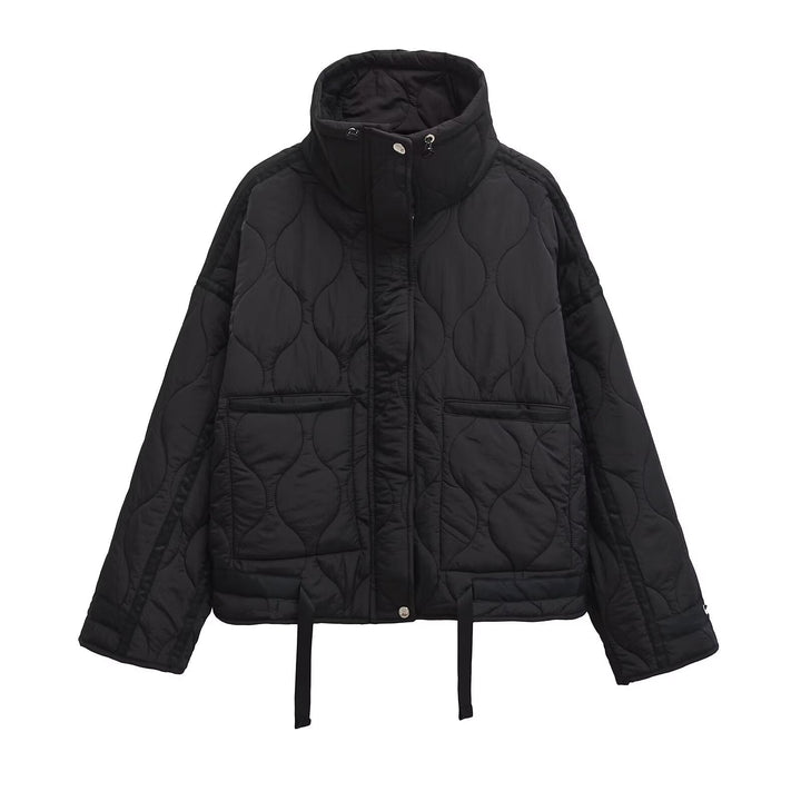 Dam 200+ Quiltad Kort Kort Jacka med Hög Stå Krage, Drawstring och Patch Fickor