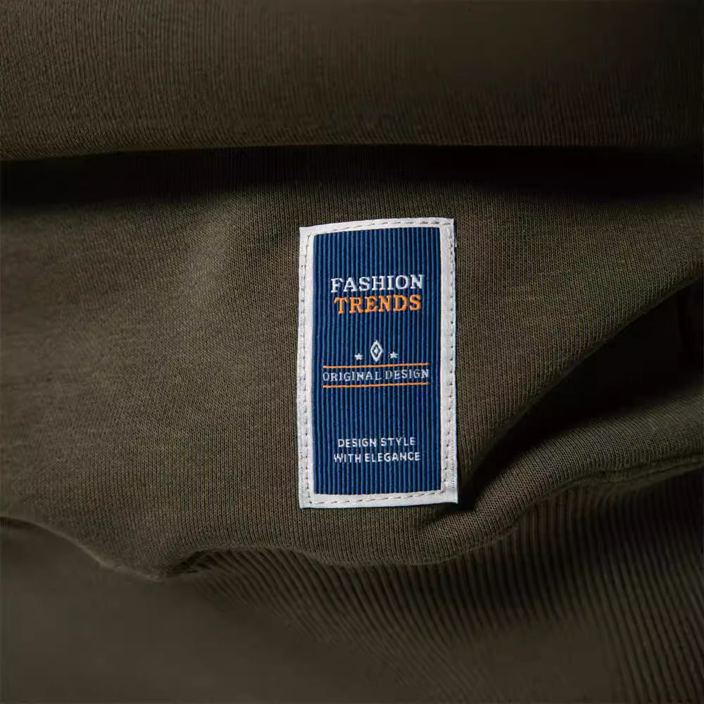 Herr Klassisk Crew Neck College-Tröja Gjord av Kraftig Bomullsblandning med Fleece Inner Side och Ribbstickade Muddar