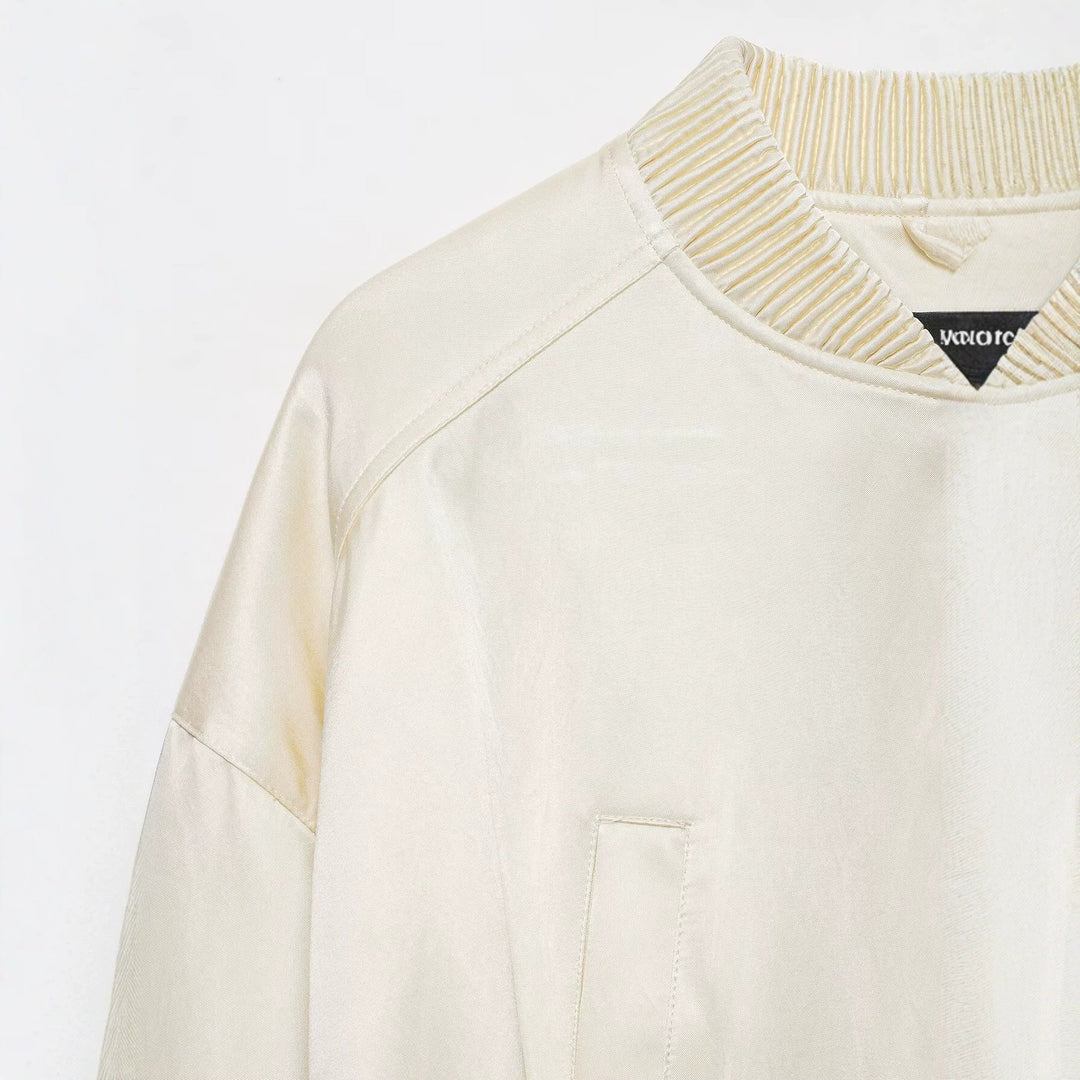 Dam Kort Satin Bomber med Oversize Balloon Ärmar och Ribbed Krage