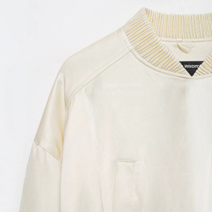Dam Kort Satin Bomber med Oversize Balloon Ärmar och Ribbed Krage