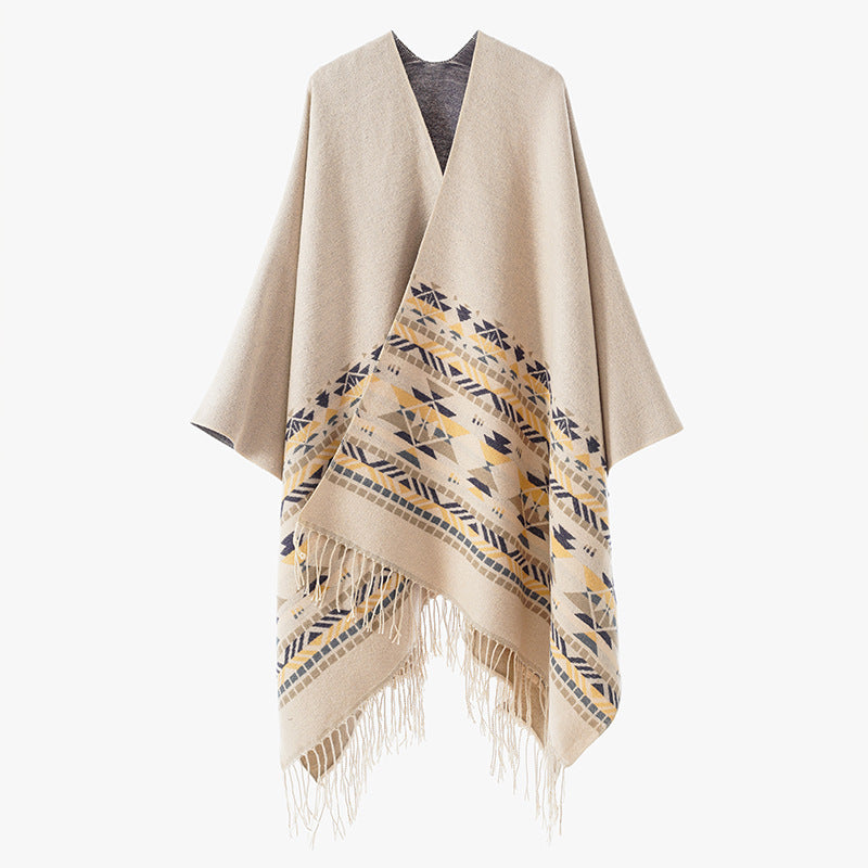 Dam Oversize Reversible poncho tillverkad av ullblandning med Ethno Jacquard och fransfåll