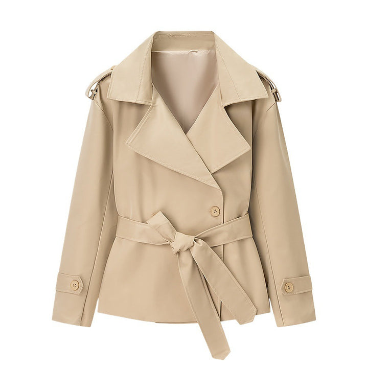 Dam kort trenchcoat med dropped shoulders, stor slagkrage och wrap bälte