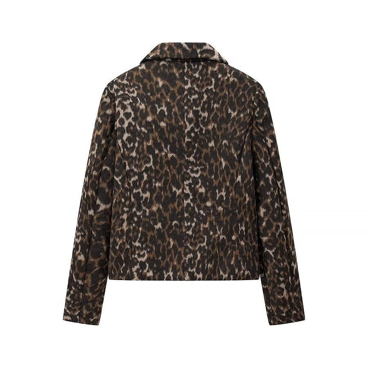 Dam kastige kort jacka med leopardprint, sjalkrage och påsydda fickor