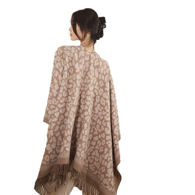 Dam Jacquard poncho med Leopard mönster, Fringes och Open oversized skärning
