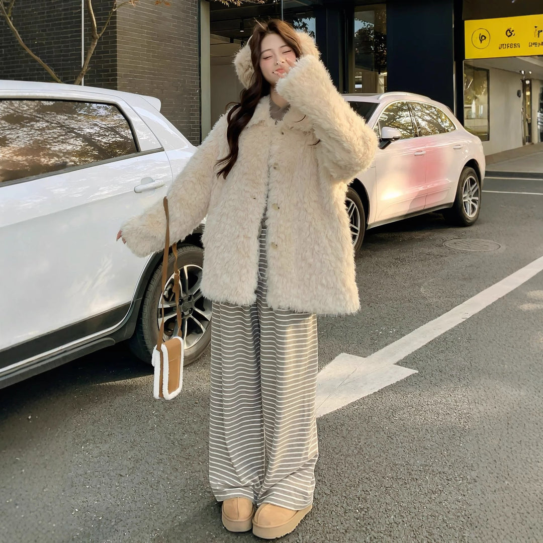 Dam faux fur kappa med fluffy teddy look och raglan ärm