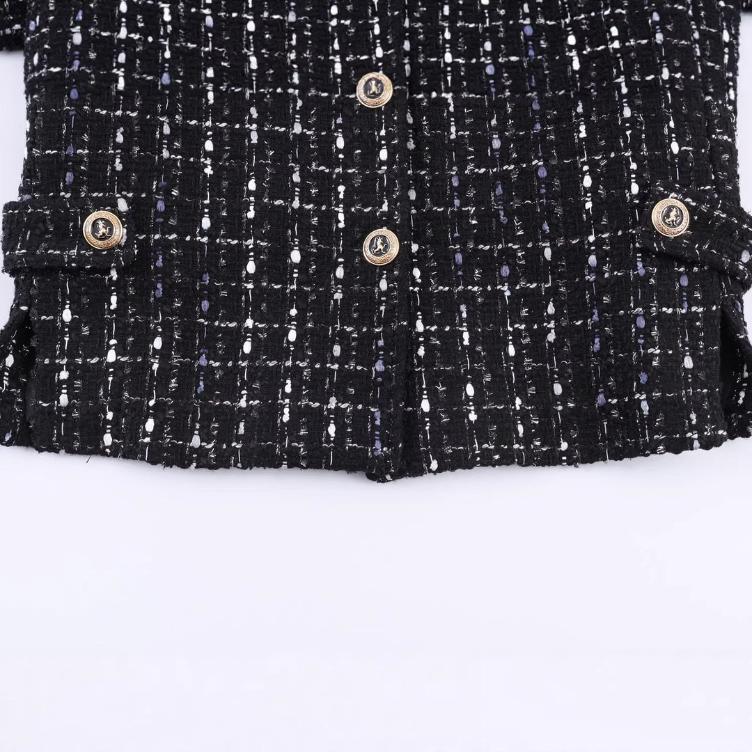 Dam avslappnad tweed jacka med ståkrage, decorative knappar, och påsydda fickor