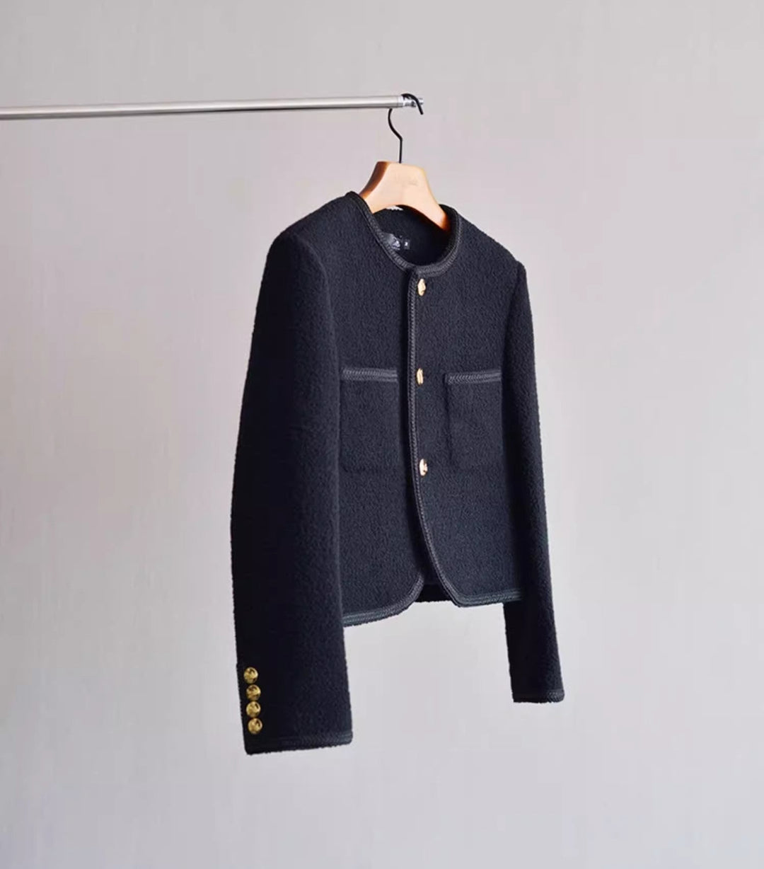 Dam modern Bouclé jacka med Golden knappar