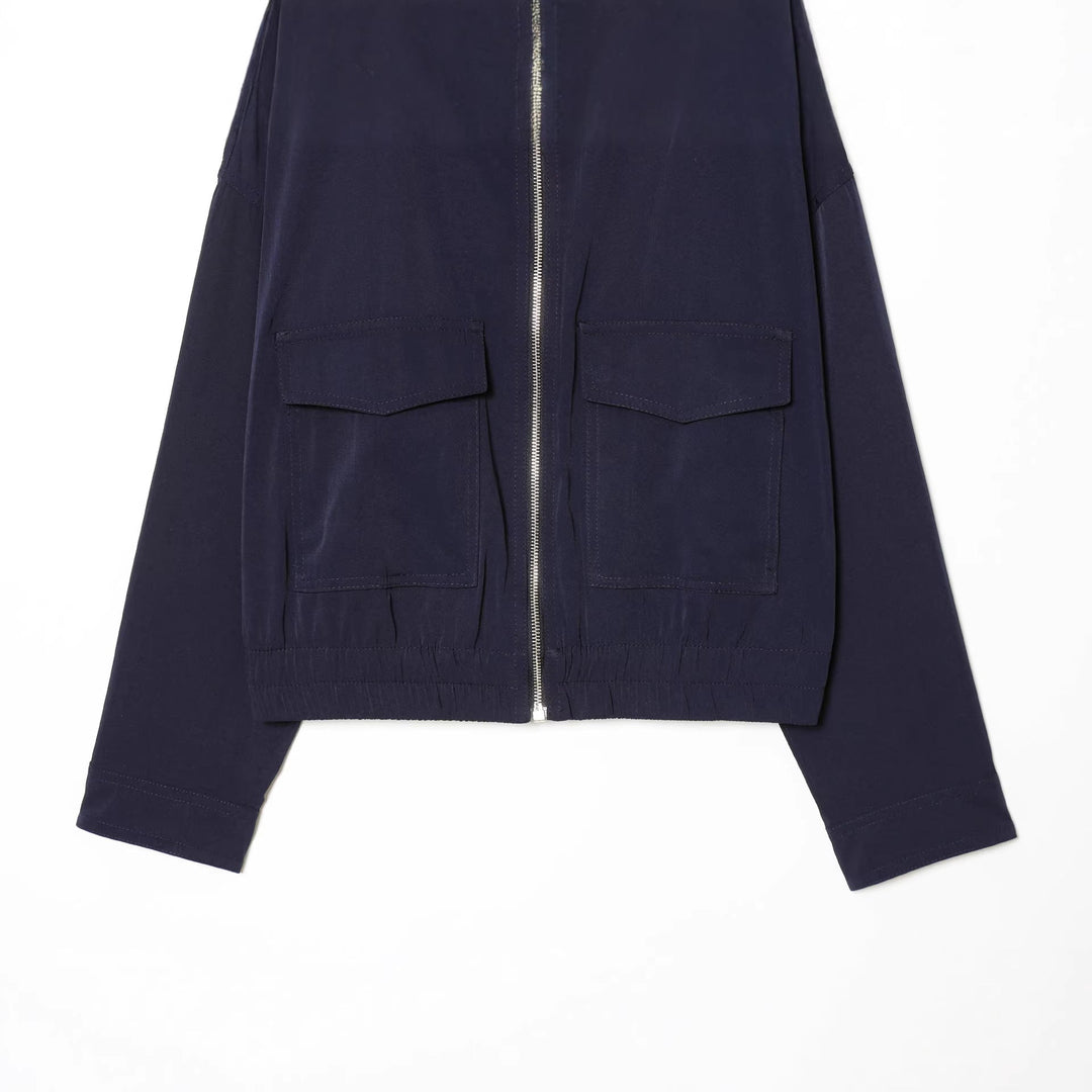 Dam kort utility blousonjacka med standing krage, patch bröstfickor, hel dragkedja, och elastisk fåll