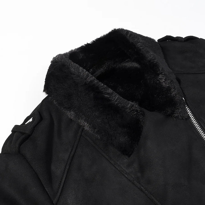 Dam kort bikerjacka tillverkad av mocka imitation med teddy foder och asymmetric metal dragkedja