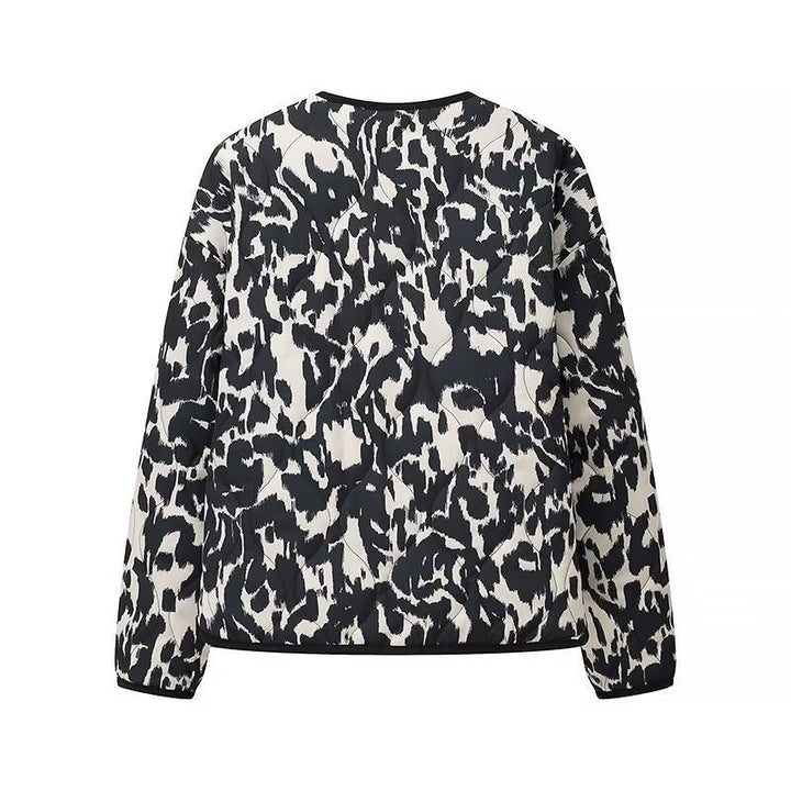 Dam kviltad jacka in oversize boxig skärning med round neckline och abstract animal tryck