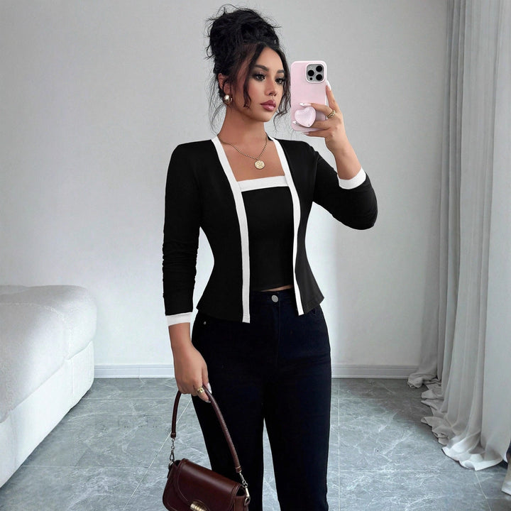 Dam figurnära jacka med integrerad bustier insats och kontrast kant