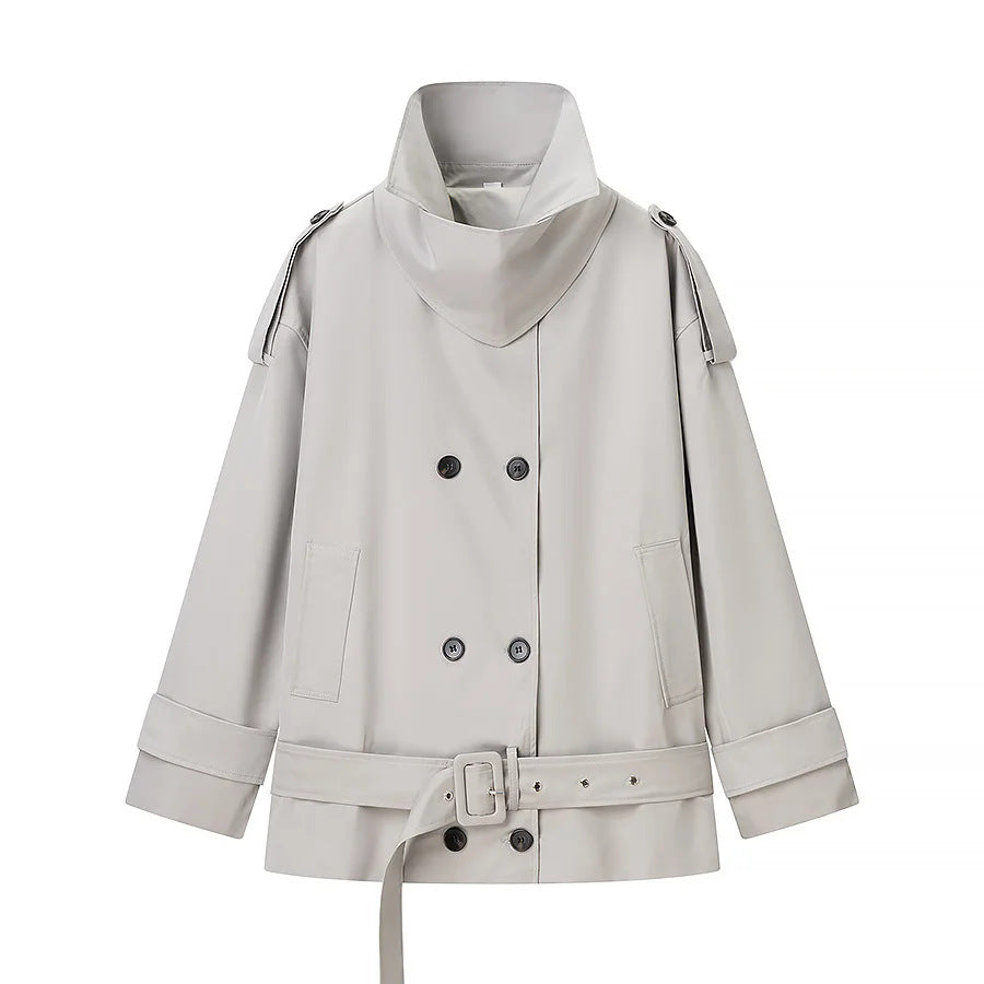 Dam kort skärning double-breasted trenchcoat med midjebälte och high ståkrage