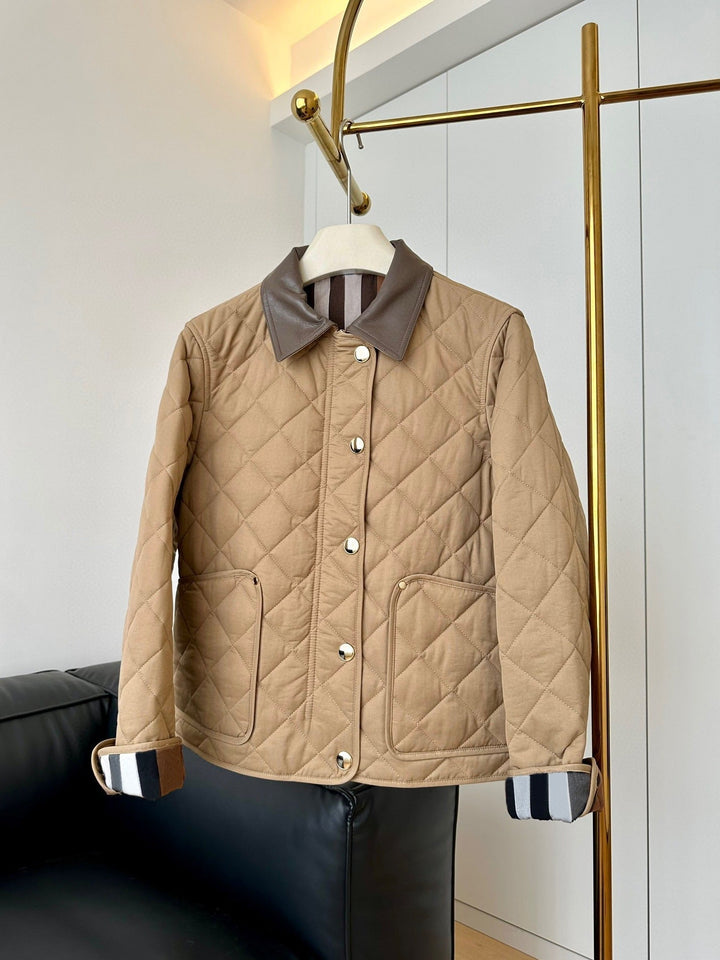 Dam modern kviltad jacka med elegant läder krage