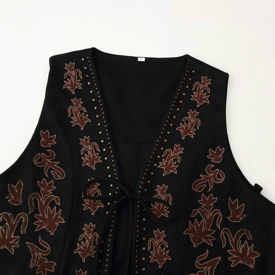 Dam embroidered figursydd väst med floral embroidery, metal studs, och tie band