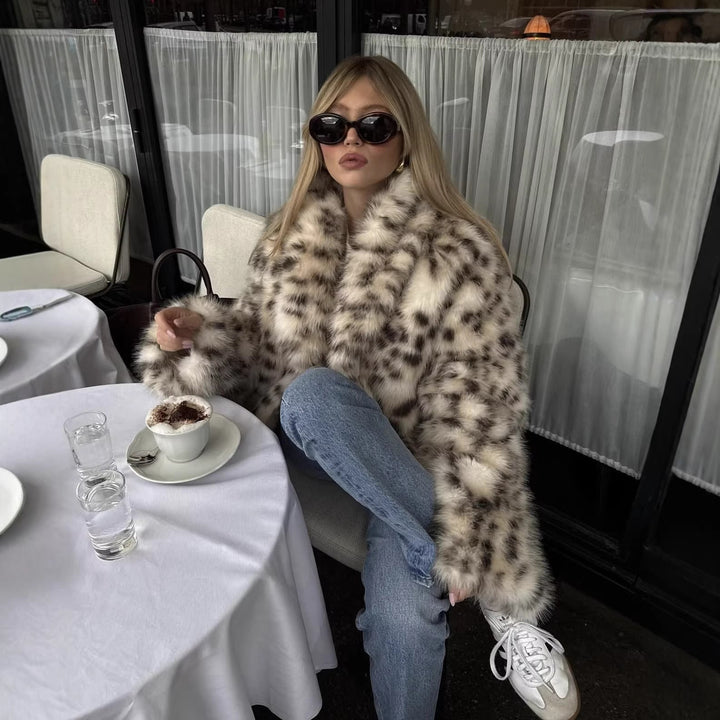 Dam lång faux fur kappa in leopard tryck med oversize skärning