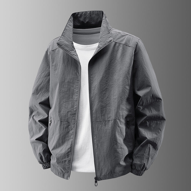 Herr ventilerande lätt windbreaker med ståkrage, elastiska muddar och dold dragkedjaed fickor