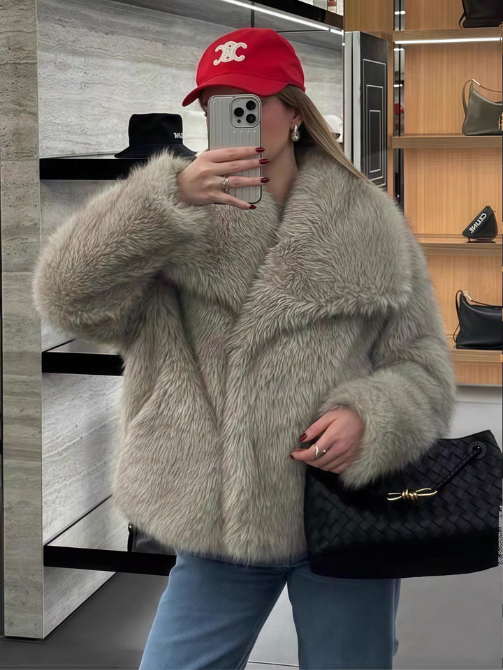 | Dam Fusk Päls Jacka med Luxurious Skärning och Bred Krage