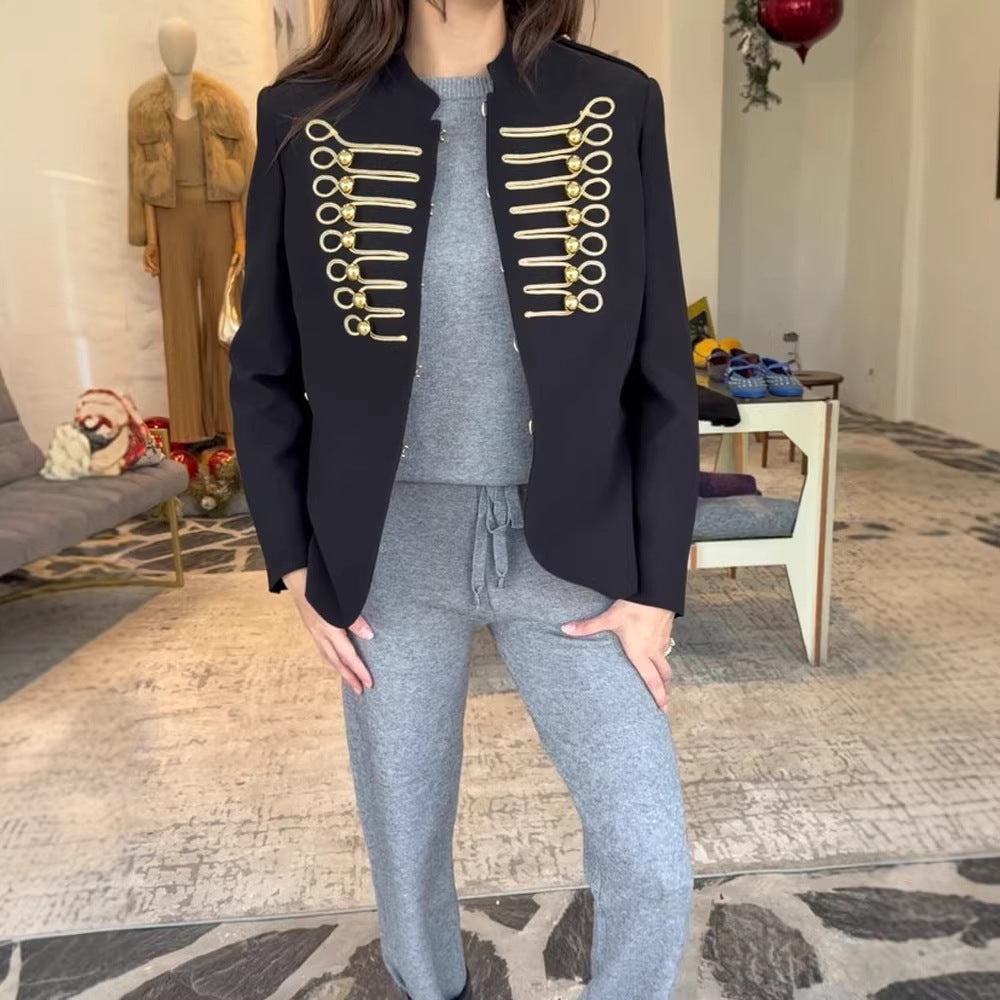 Dam military kort blazer med gold cord trim och dekorativ closures