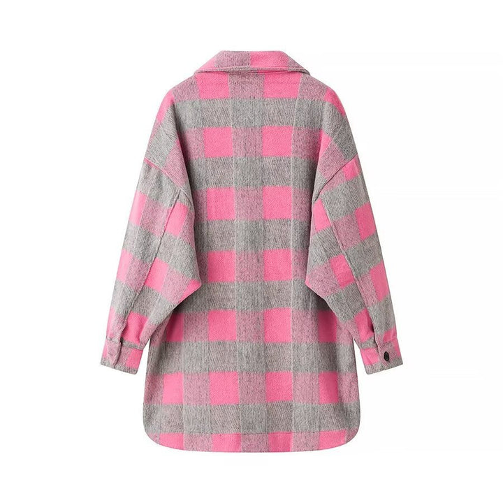 Dam oversized rutig shirt jacka i shacket stil med påsydda fickor och elongated round fåll