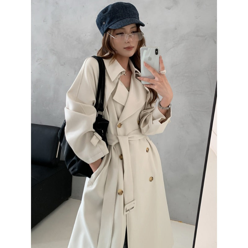 Dam Boxy Midi Length trenchcoat med mjuk Draping och justerbar muddar